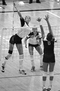 Gauchos prevail in barnburner over Aggie spikers