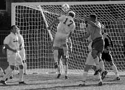 Men’s soccer split weekend games