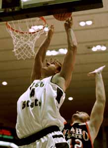 USU continues to win at home