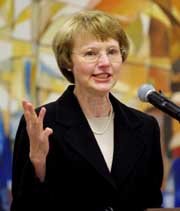 Phyllis Hall pays tribute to past USU first ladies