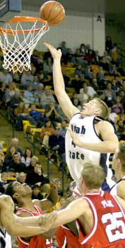 Harris helps Ags past in-state rivals