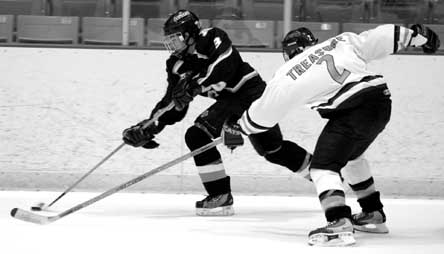 Aggie hockey shoots for playoff spot