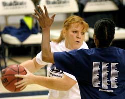 Former women hoopsters return for alumni game