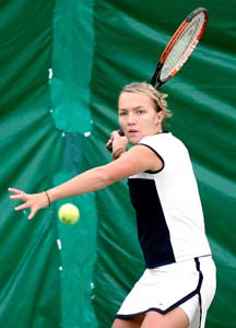 Tennis teams battle injuries, foes