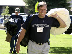 Administrators put their backs into making freshman’s move easier
