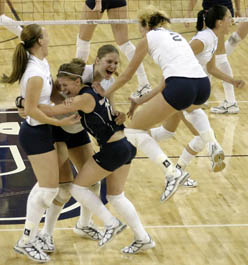 Volleyball team upsets Cougs