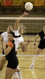 Volleyball drops another game to Pacific