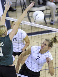 Volleyball goes 0-3 in Reno tourney