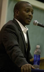 Speaker lectures on the end of apartheid