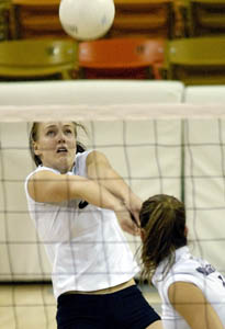 Ag volletball tops Riverside