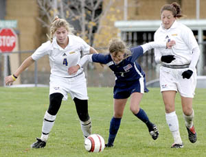 Four-game slide knocks women soccer team out of contention