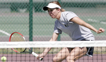 Women’s tennis team gets past Cal State Fullerton