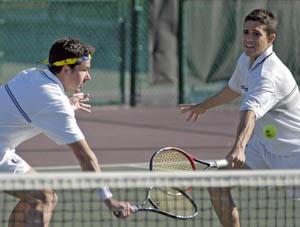 Tennis team wins third straight