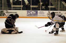 Hockey team picks up two more wins