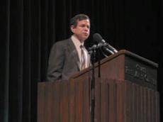Visiting physicist gives advice to USU students