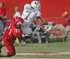 Robinson breaks record in USU loss, Aggies 0-9 for first time ever