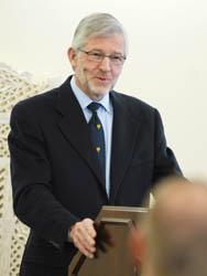 Speaker encourages networking, exposure