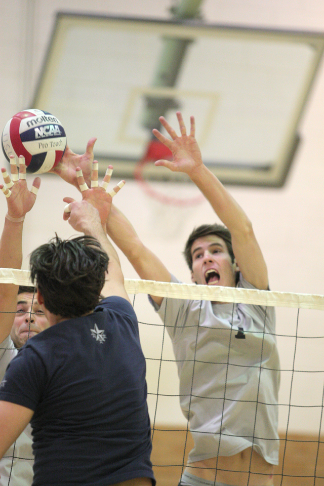 Men’s volleyball falls in finals