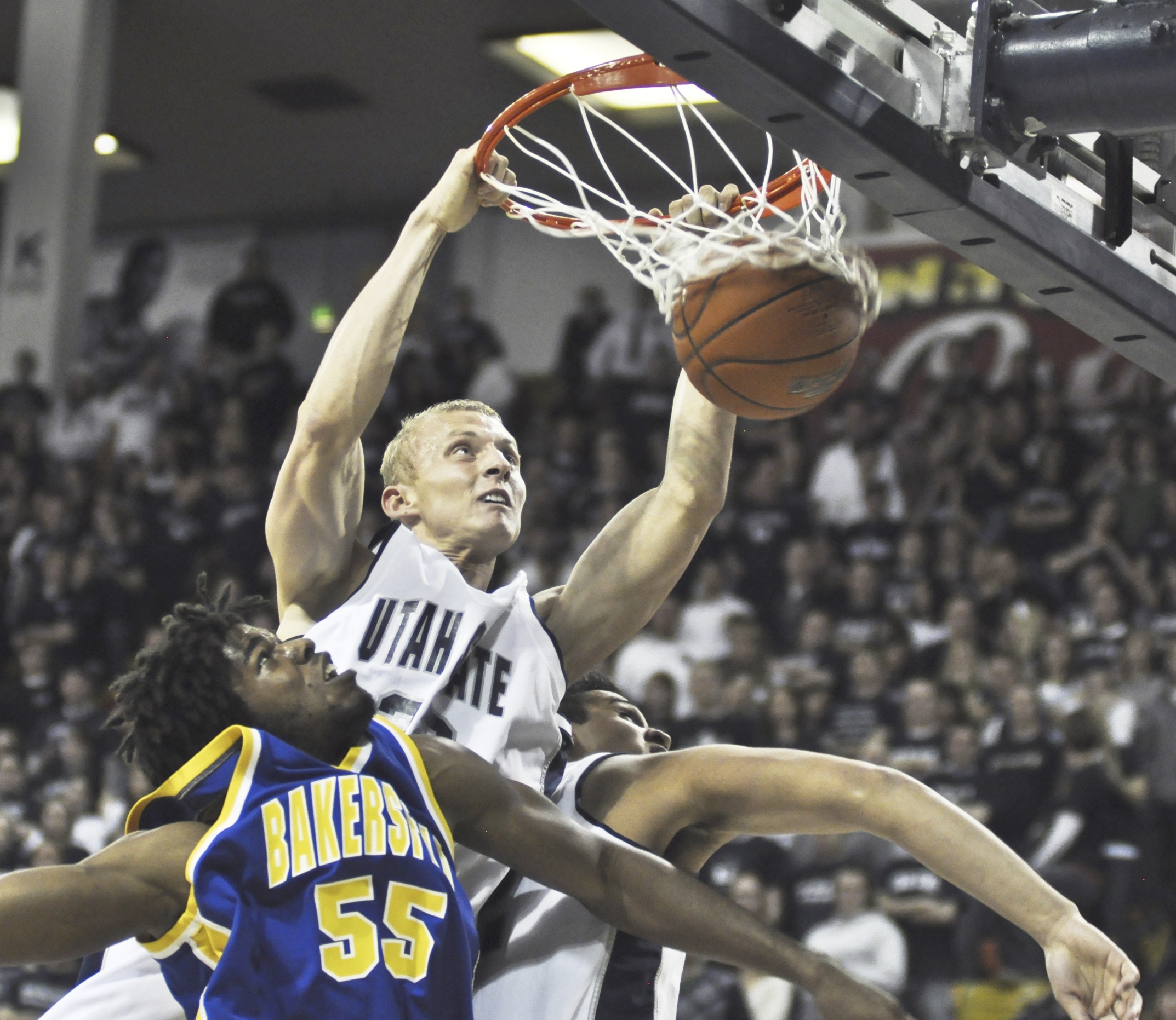 Ags get back on winning track with non-conference win