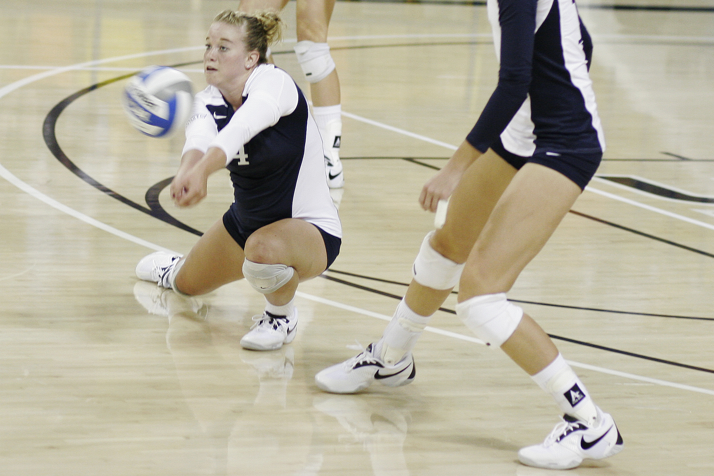 Volleyball slams way to 2-0, tops Utes