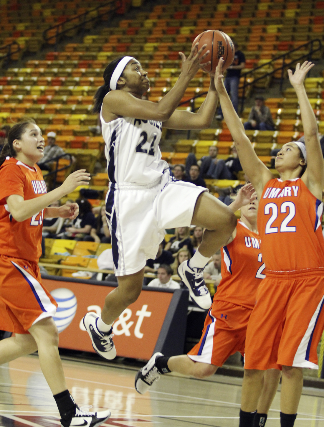 Women’s basketball tunes up in exhibition win over Mary
