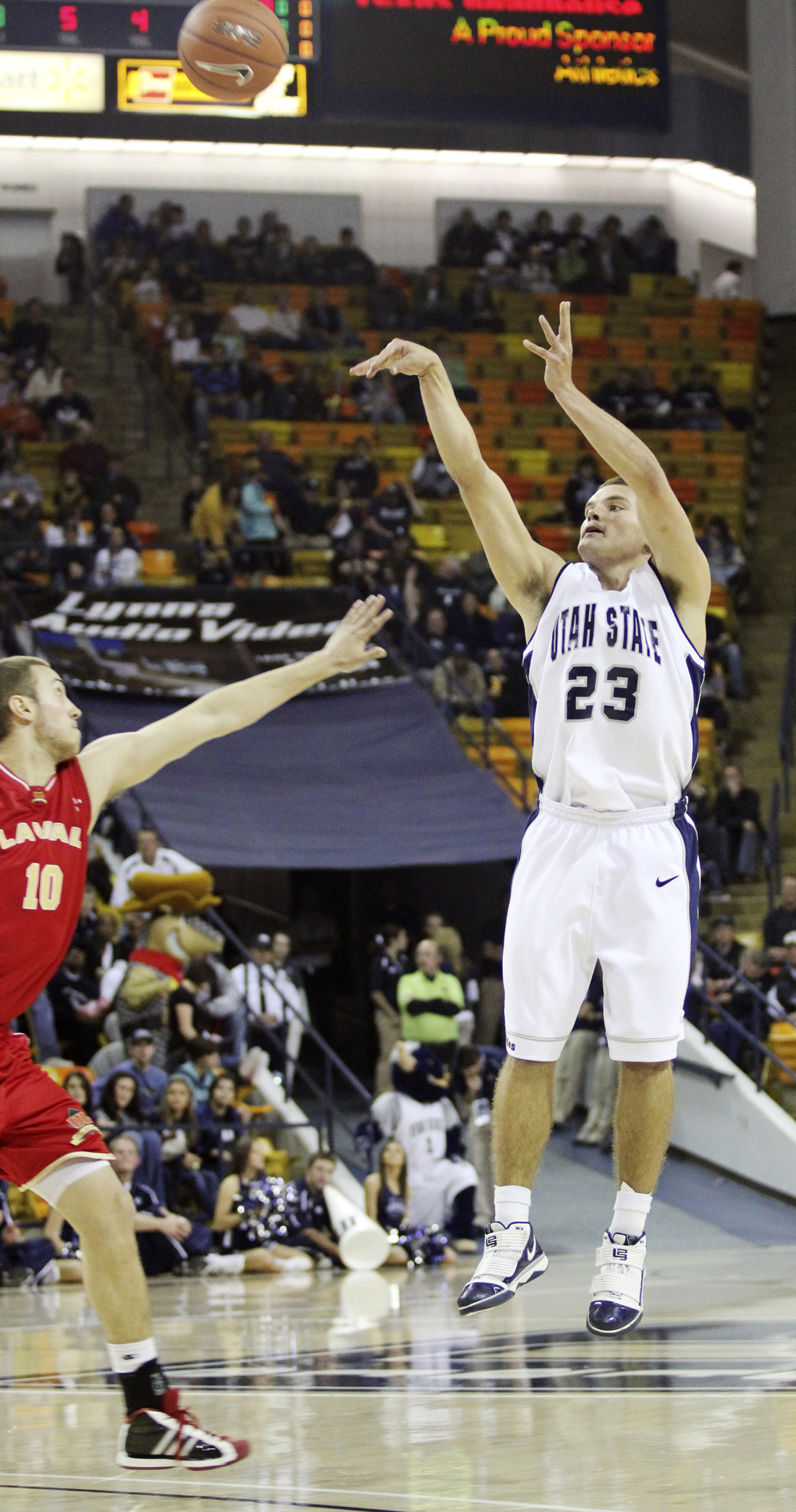 Green lights it up from deep as Aggies quiet T-birds