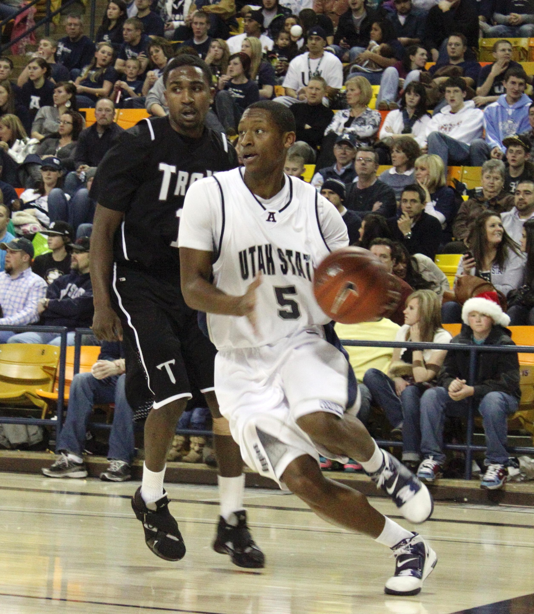 Men’s basketball flawless over holiday break