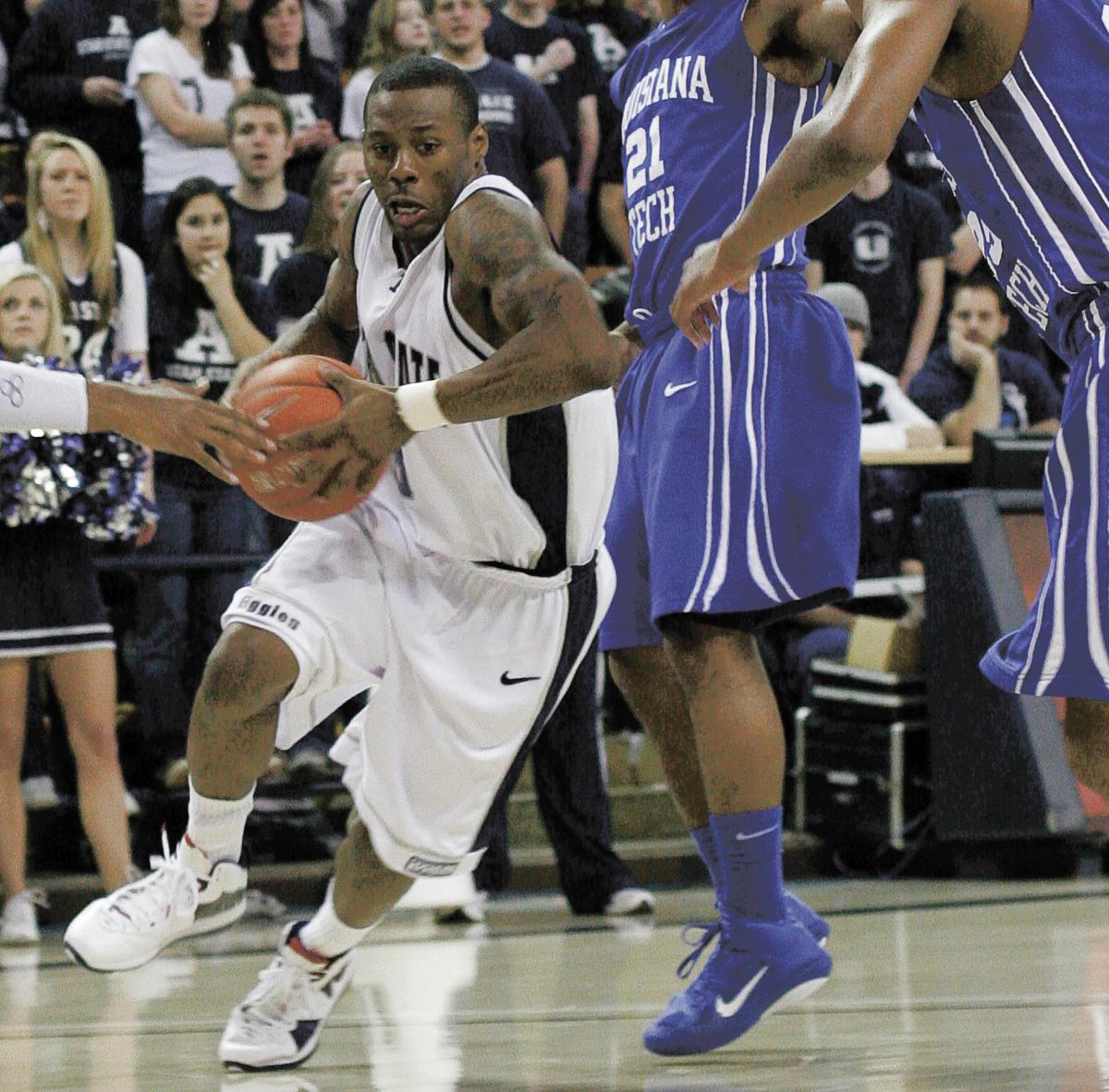 Ags bully Bulldogs 74-57, move to 6-0 in WAC
