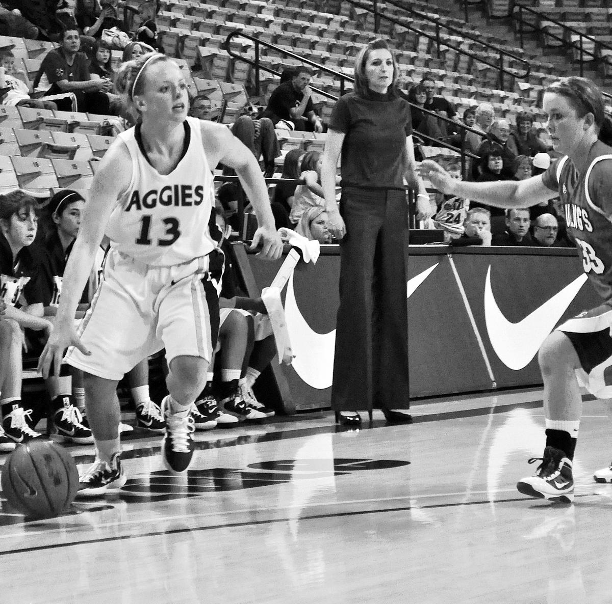 Women’s bball squad loses at NMSU 75-71