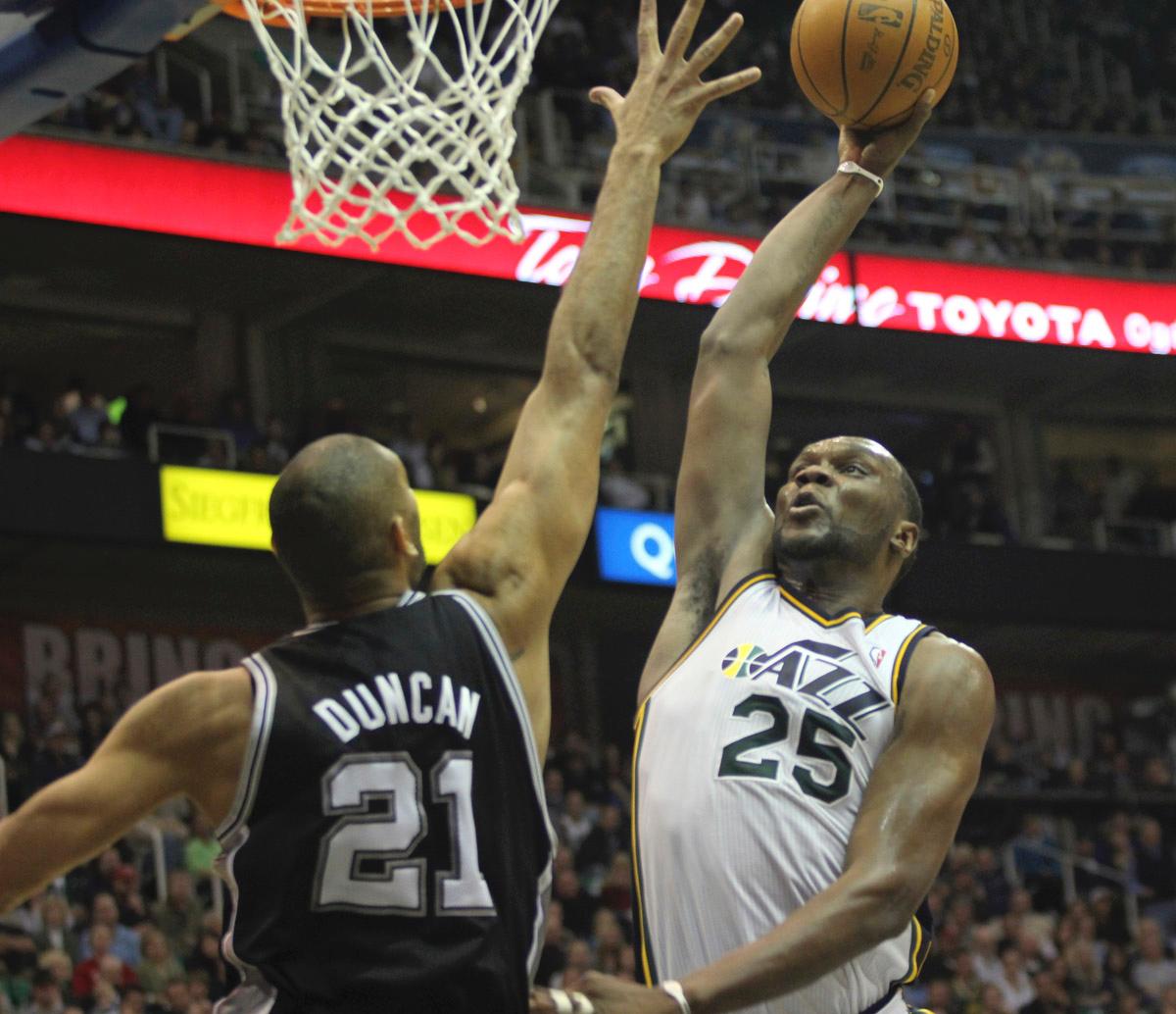 Ginobili’s 26 lead Spurs over Jazz