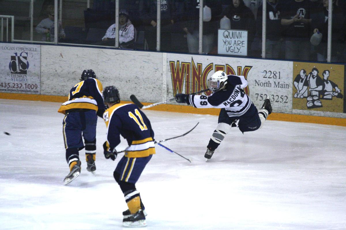 Hockey nets four 3rd-period goals for revenge on NAU