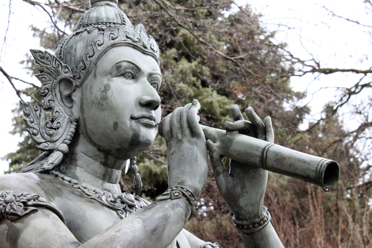 Selecting sculptures for students’ enjoyment