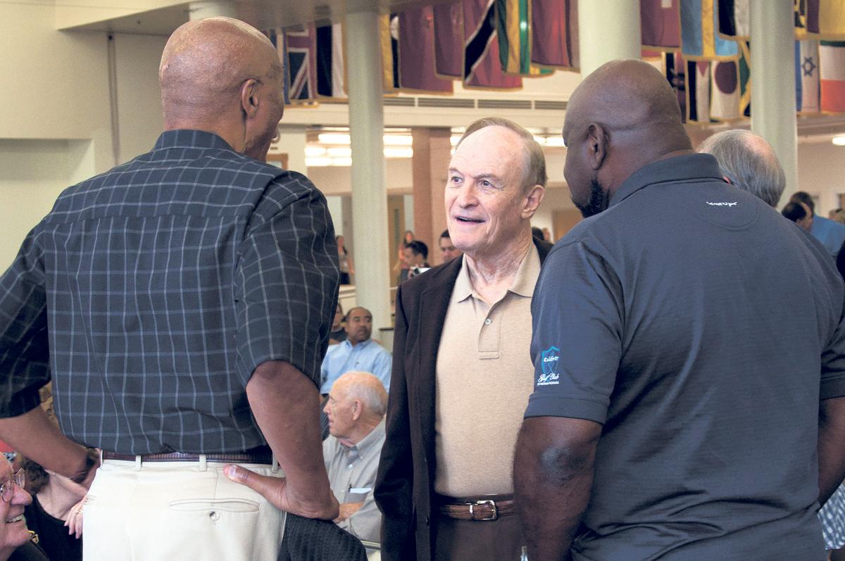 Coaching legend returns for Homecoming