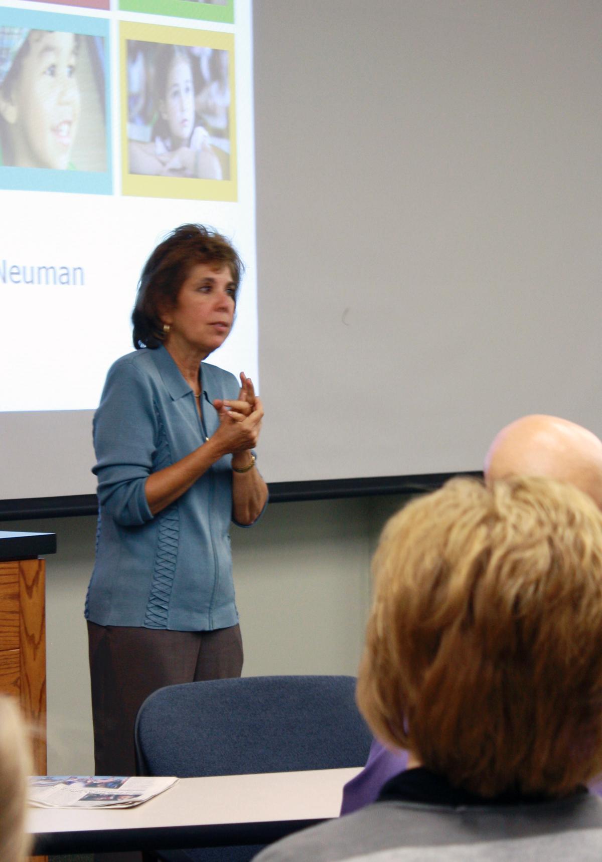 Speaker addresses future teachers about NCLB