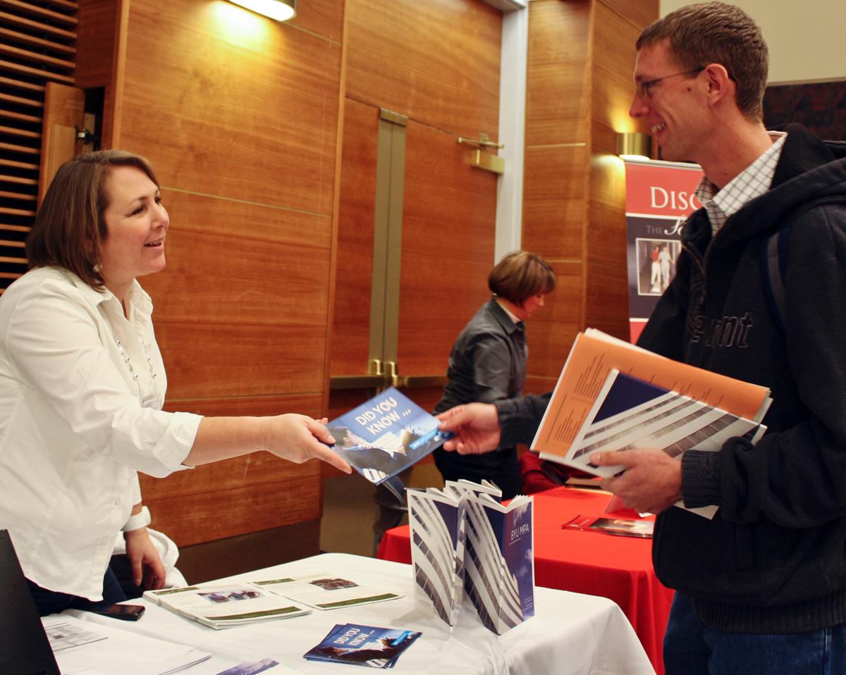 Fair points students toward graduate schools