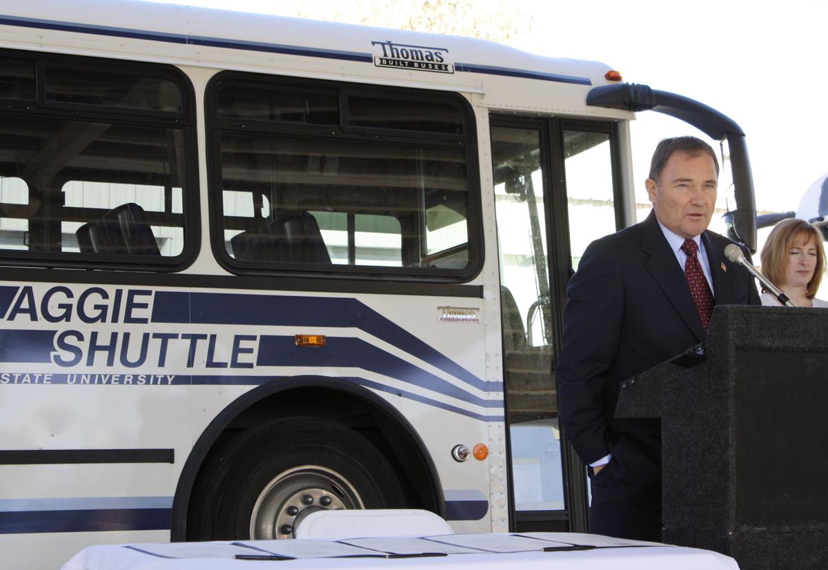 Governor promotes use of alternative fuel