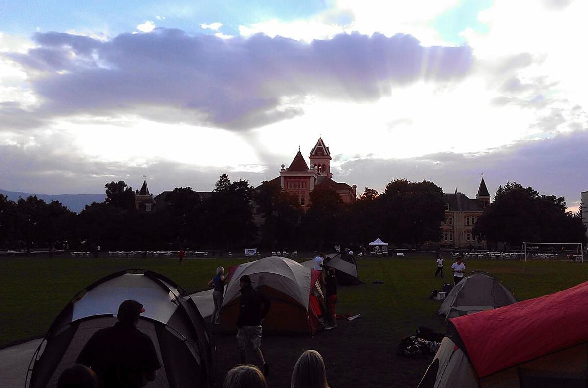 Hurd campout draws 800 students