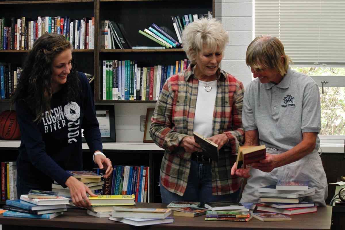 Physical Education Club collects books for reservation