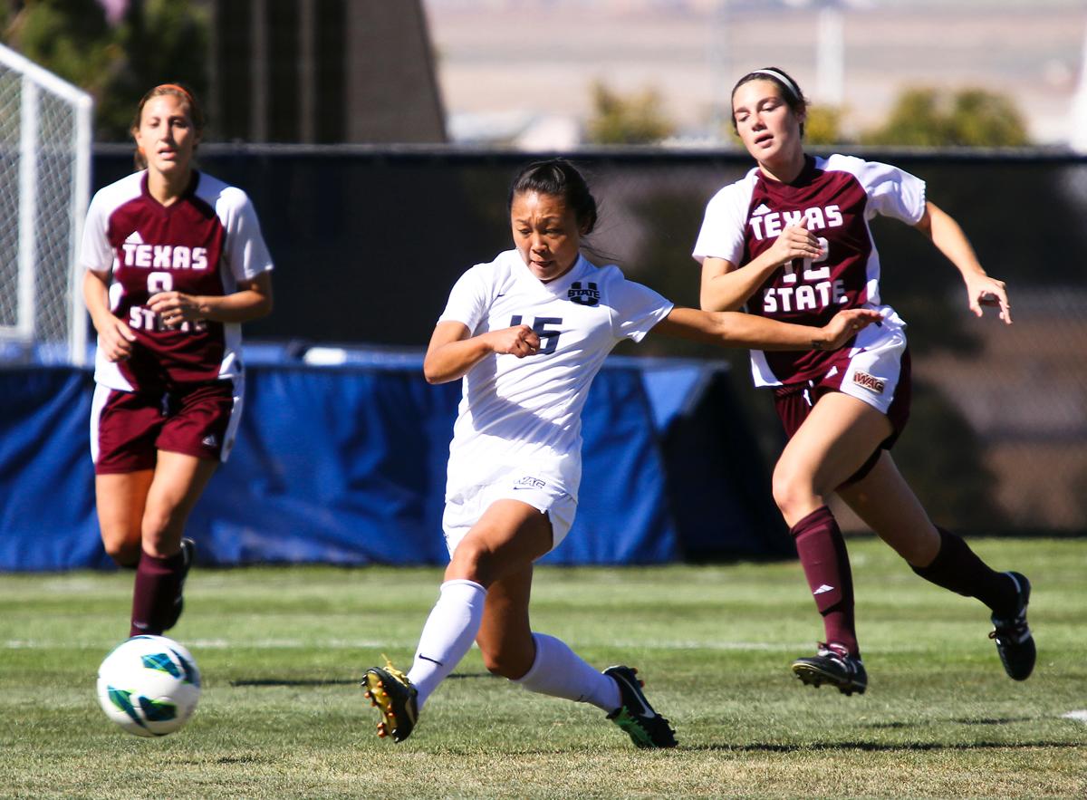 Soccer beats Vandals in Moscow