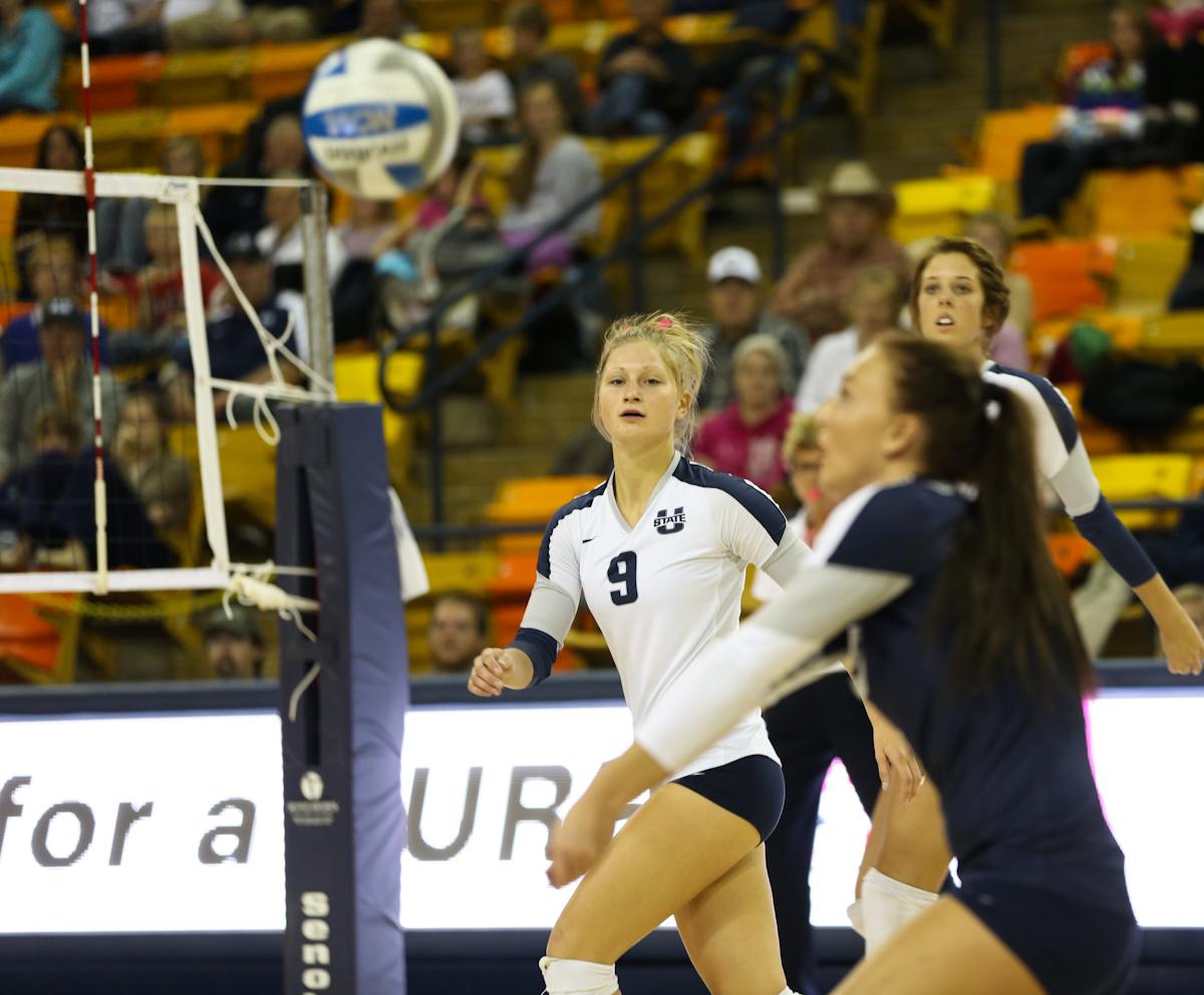 Volleyball smashes Louisiana Tech