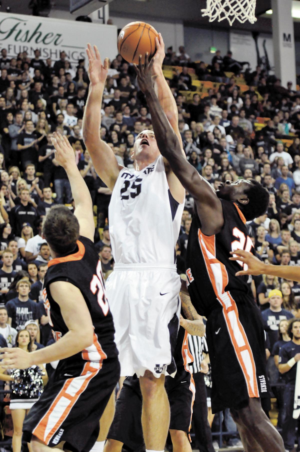 Butterfield banishes Bengals in men’s basketball win