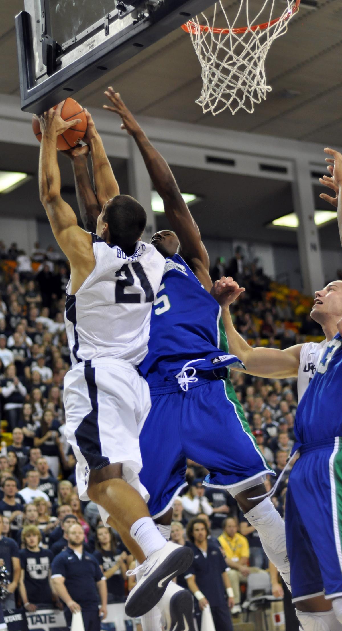 Basketball holds off UVU