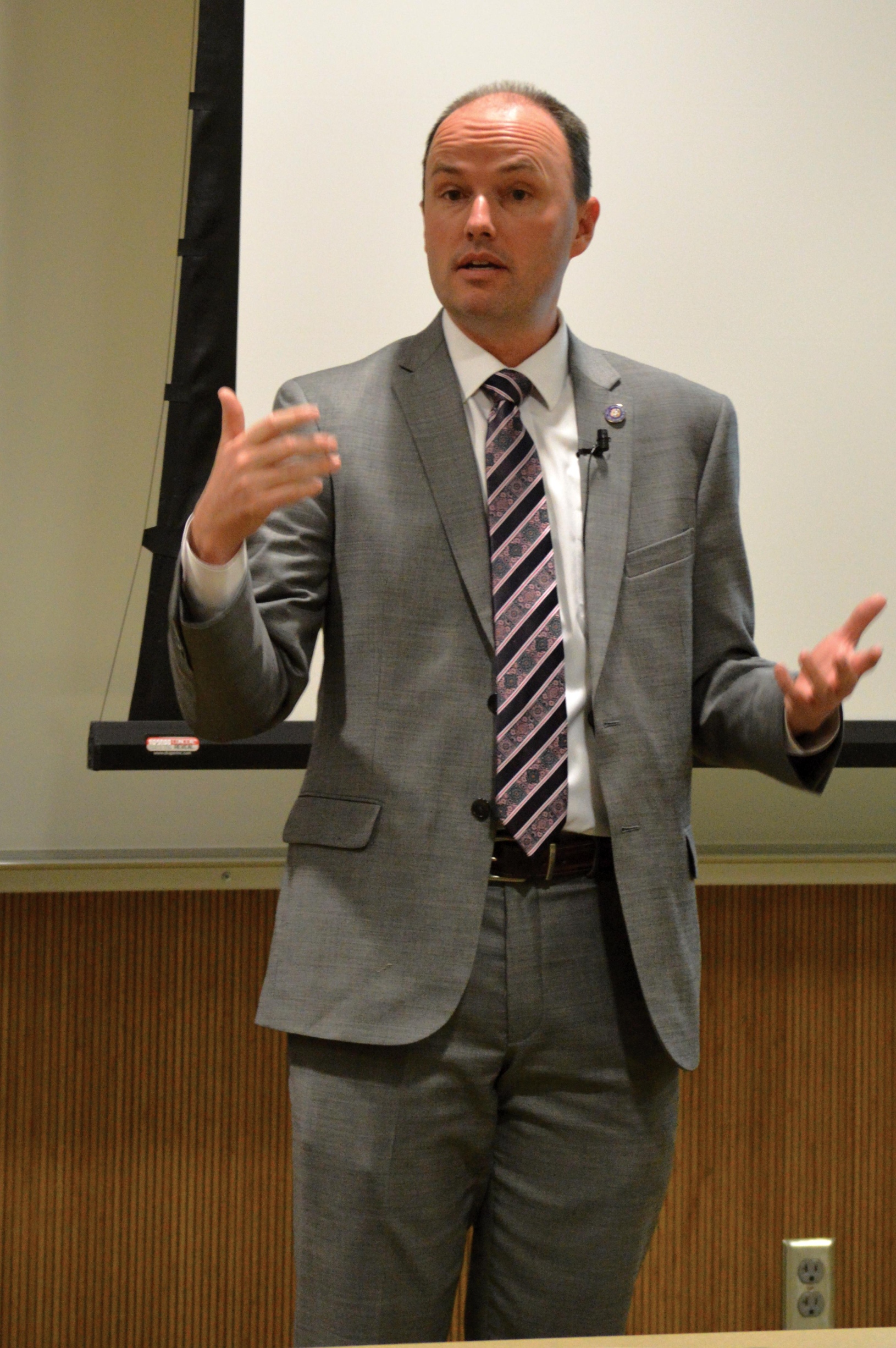 Spencer Cox Makes Stop At Usu On The Campaign Trail The Utah Statesman