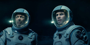 Jeff-Goldblum-and-Liam-Hemsworth-in-Independence-Day-Resurgence