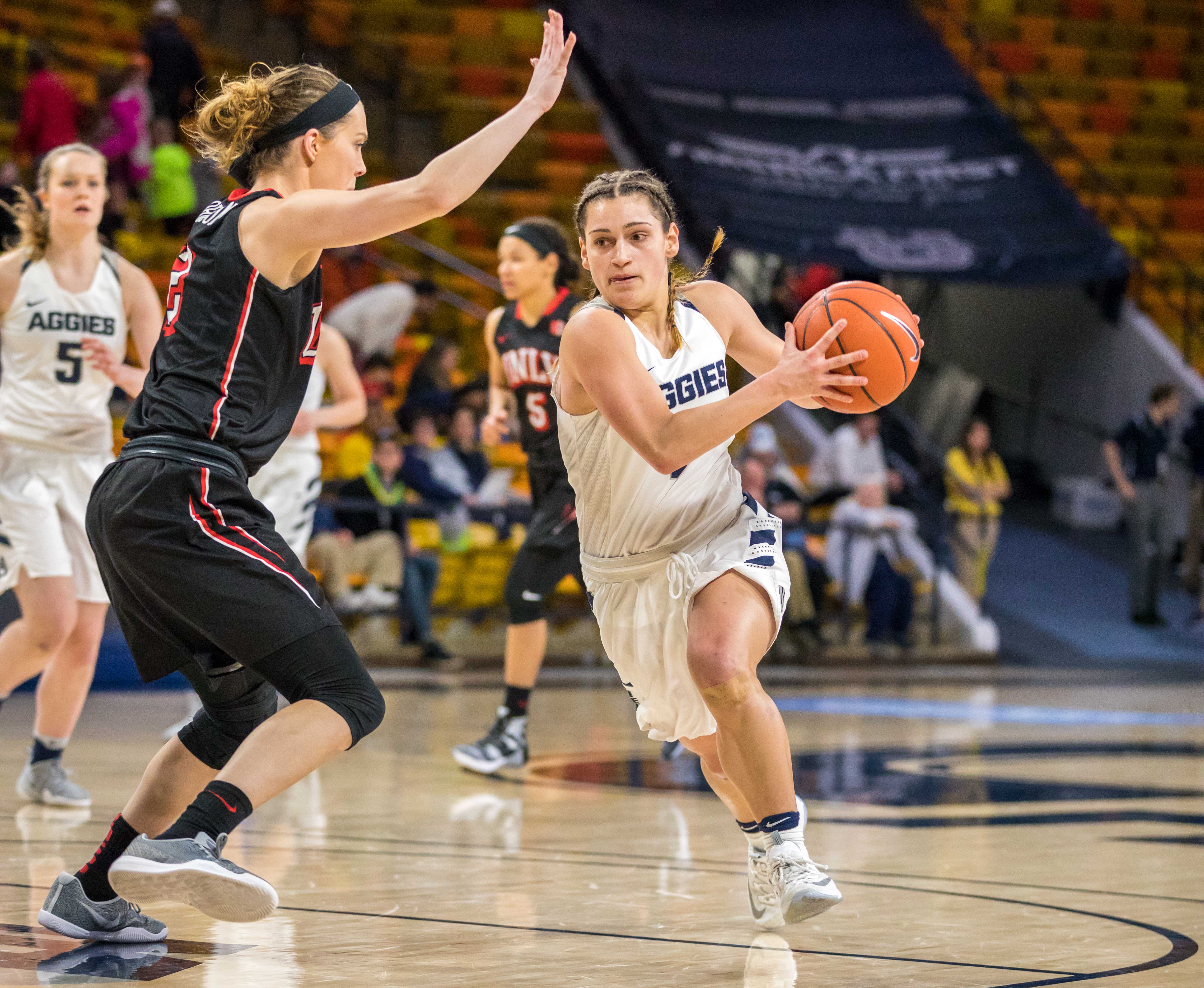 USU women's basketball defeats UNLV 58-49 in season finale - The Utah