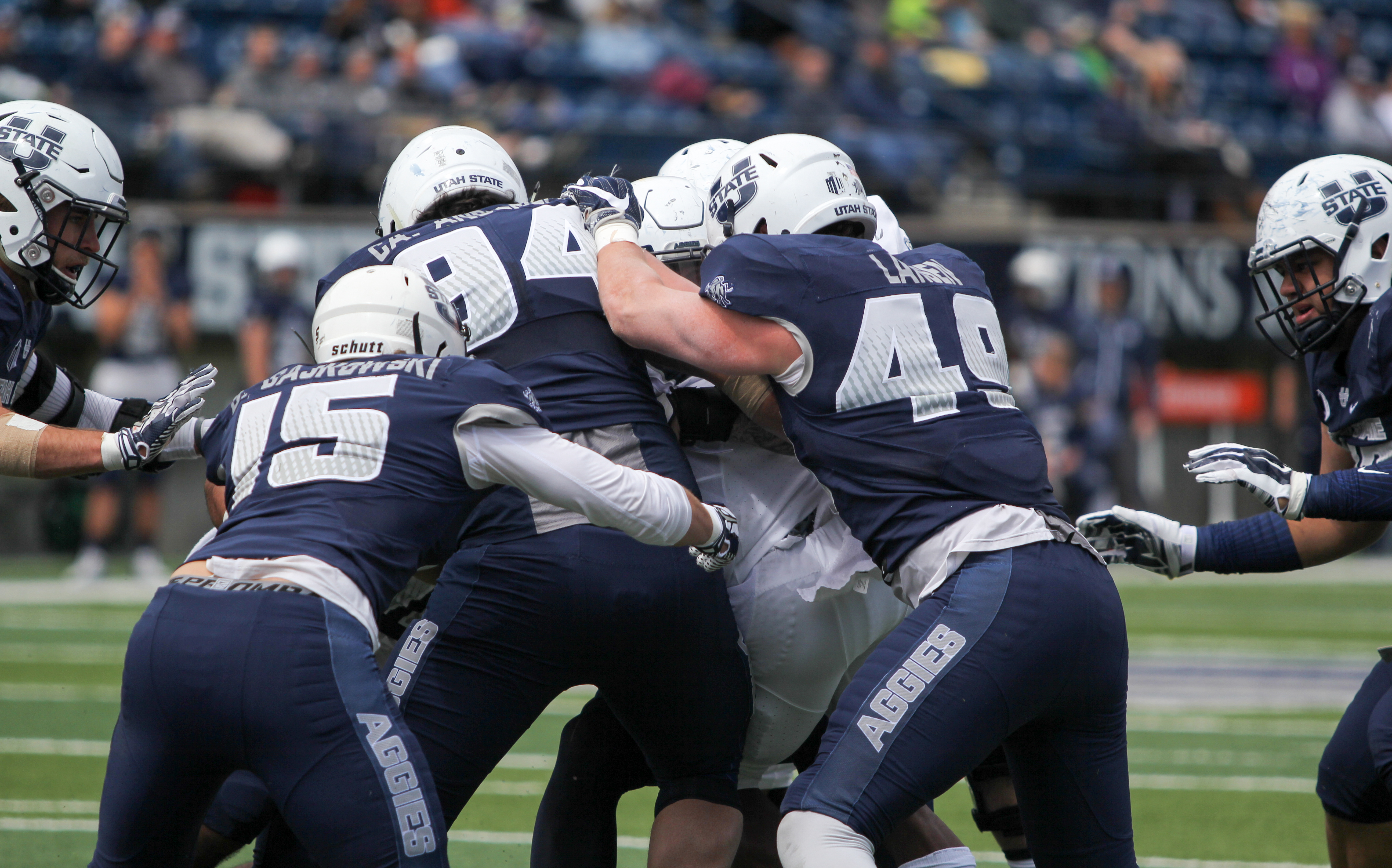 Raiders Sign Former Utah State Linebacker Kyler Fackrell