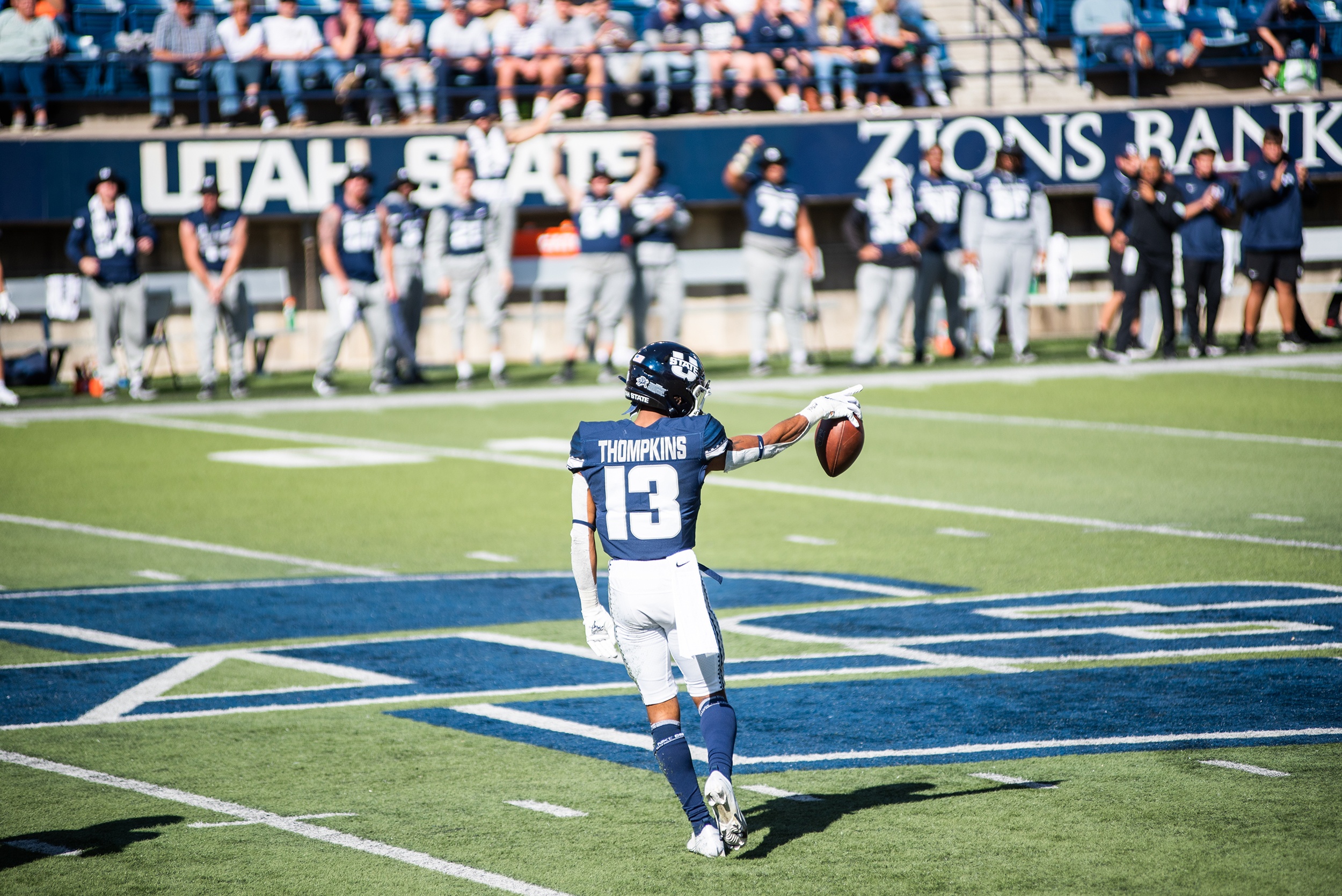 Former USU QB Scores Twice On Thursday Night Football