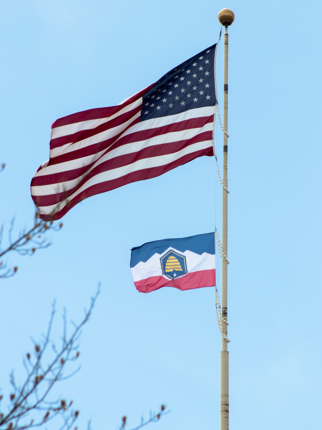 USU Flies New State Flag On Campus The Utah Statesman   20230419 New Utah Flag 