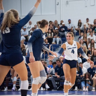 Aggies fall to Utah in volleyball