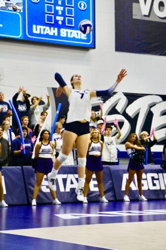 Step-by-step series: Volleyball serves with Andrea Simovski